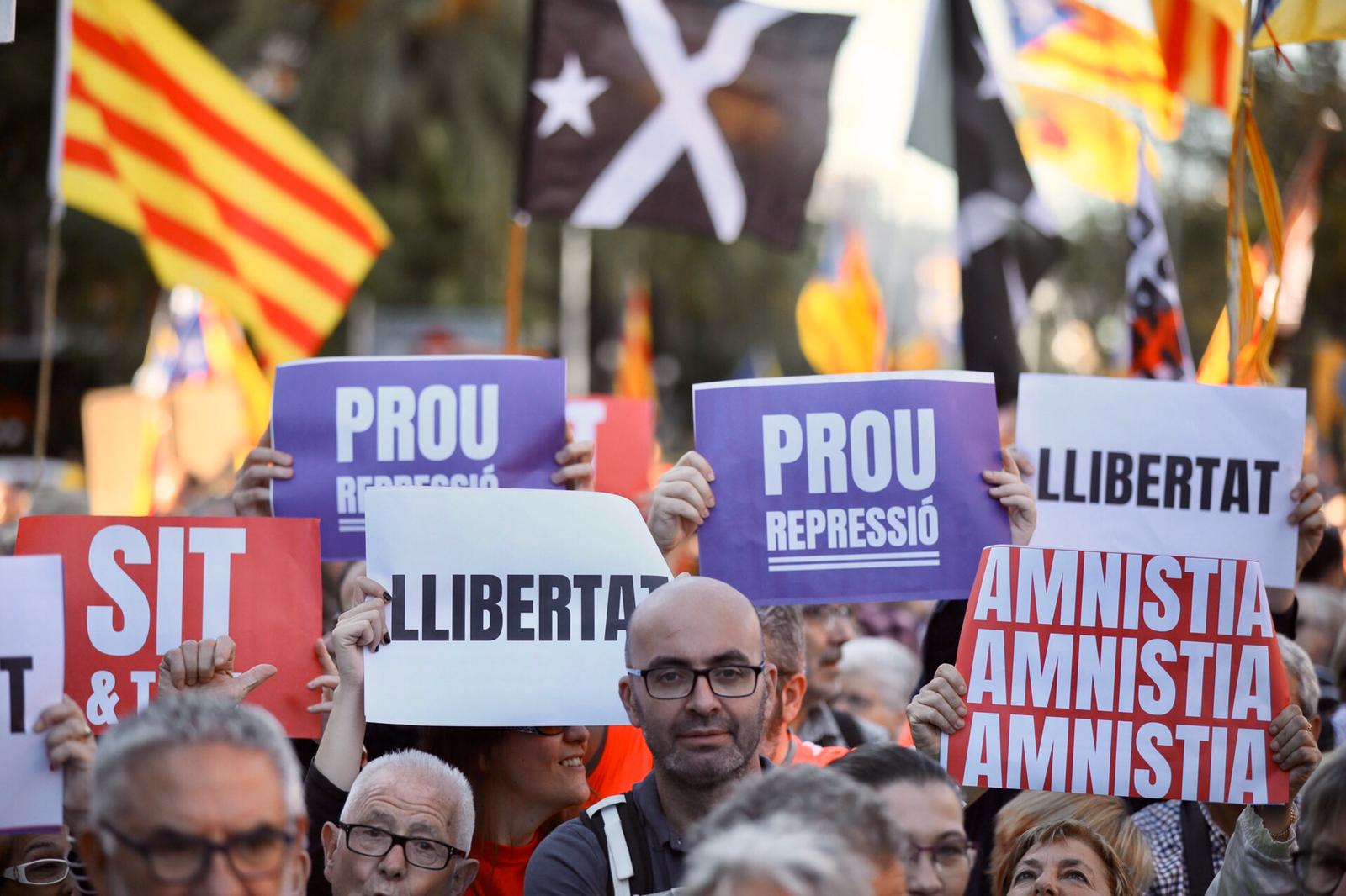 Manifestació massiva unitària, al carrer Marina, contra la sentència de l'1-O, gairebé dues setmanes després de conèixer-se la decisió / Jordi Borràs