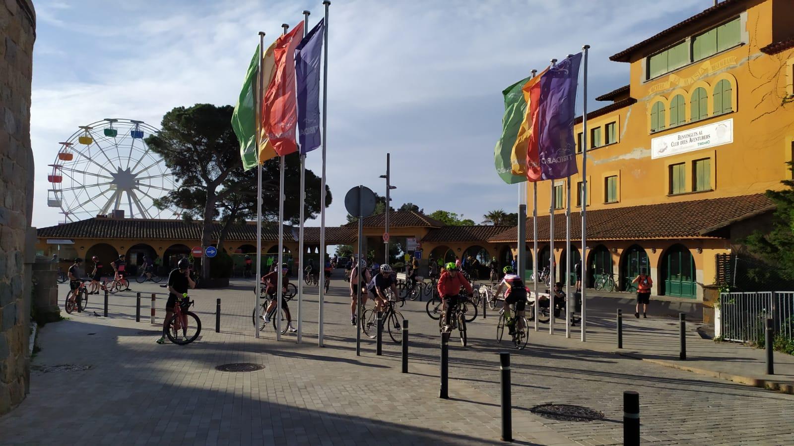 Ciclistes al Tibidabo en el primer dia d'esport a l'aire lliure / Cedida - Marc Maduell
