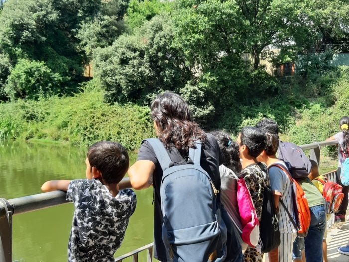 Els infants del centre obert Torre Baró d'excursió a Vallvidrera al 2019 / Ajuntament de Barcelona