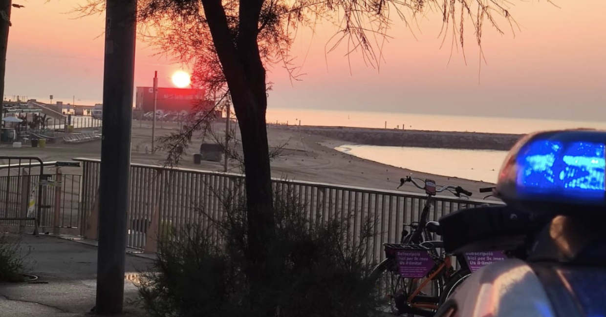 Sortida del sol a la platja de Barcelona / Guàrdia Urbana