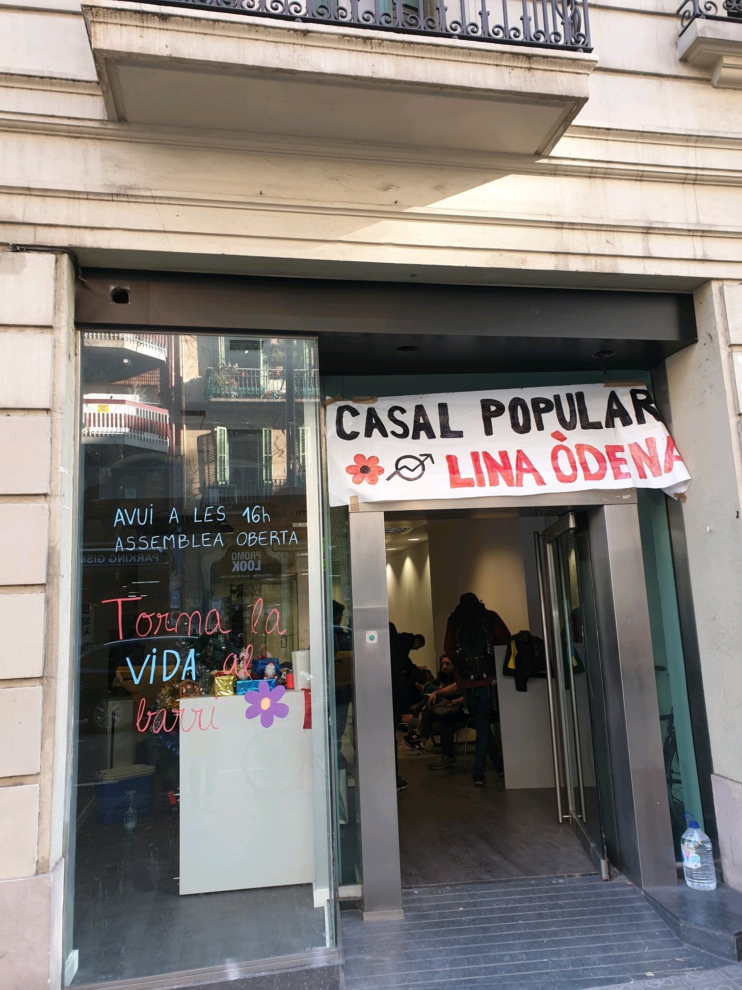 Entrada al casal Lina Òdena, ubicat en un local okupat / Casal popular Lina Òdena