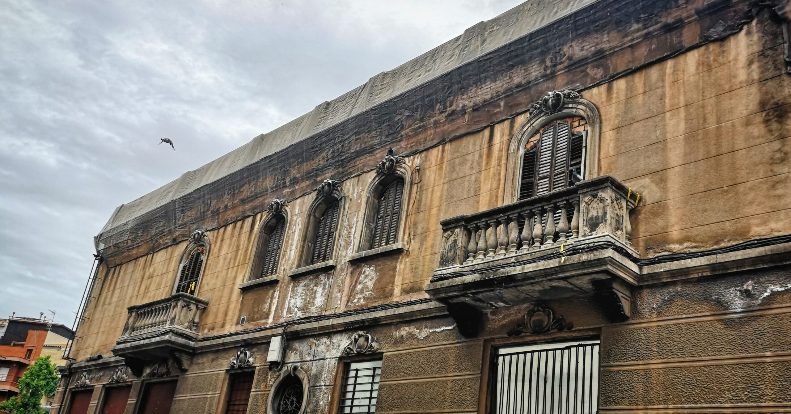 Els balcons singulars que desapareixeran d'un edifici del Guinardó / D.C.