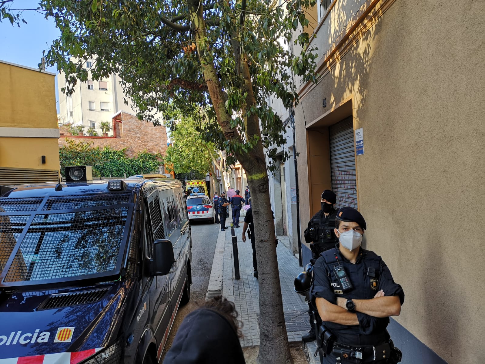 Els Mossos d'Esquadra han desallotjat un bloc ocupat a Sants / M.R.