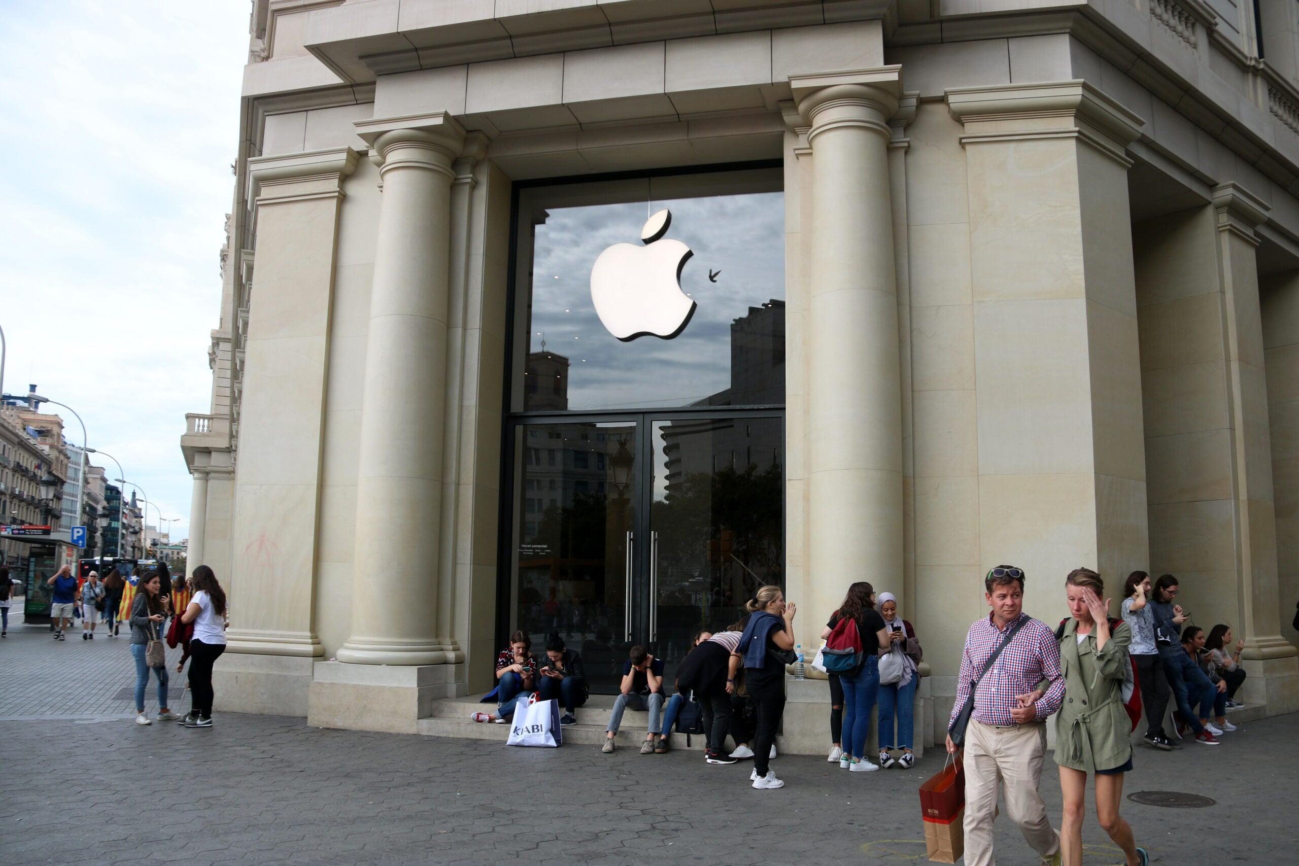 Apple ha llogat unes oficines al costat de la seva botiga del Passeig de Gràcia / ACN