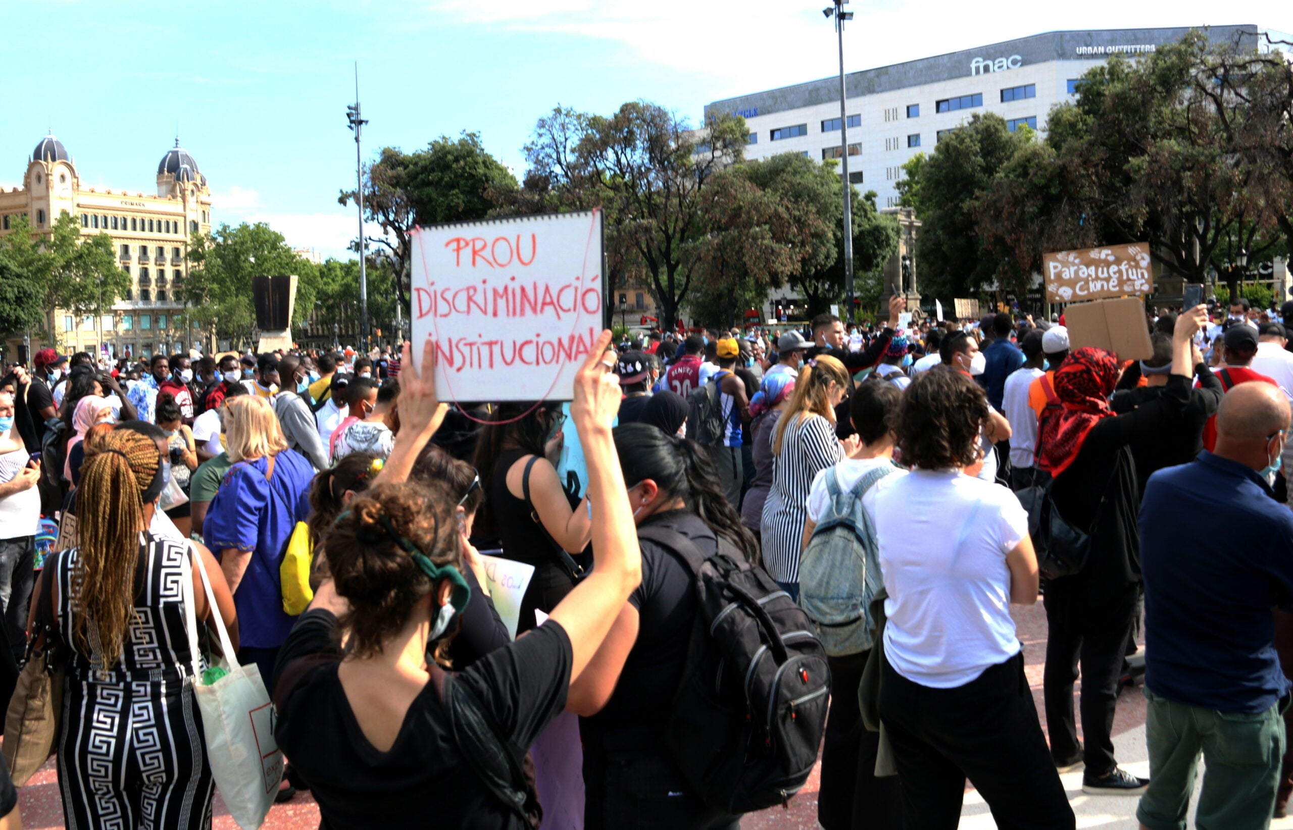 Manifestació a plaça Catalunya en favor dels drets dels immigrants / ACN