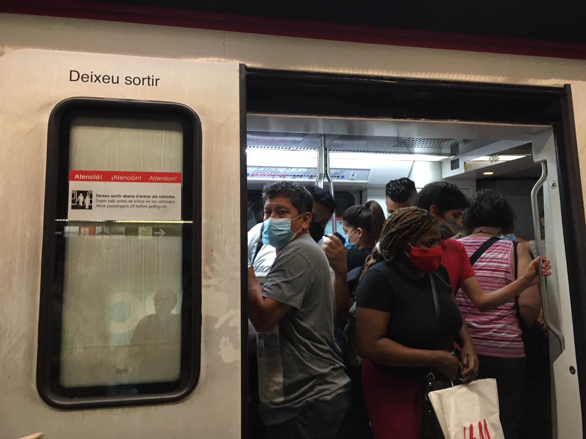 Un vagó de metro, durant la pandèmia / @GemmaPD