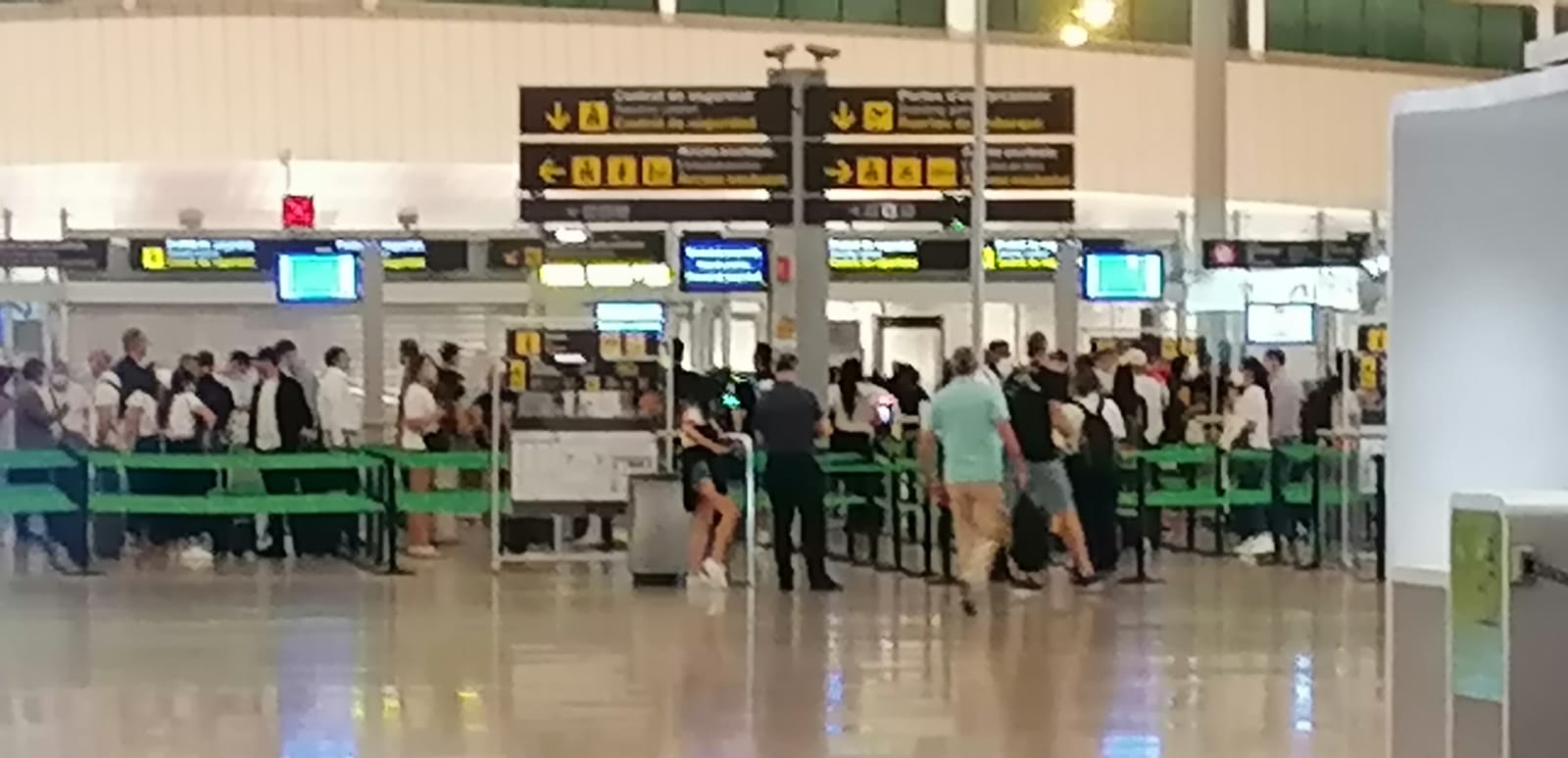 Imatge d'arxiu dels filtres d'accés a l'aeroport del Prat / Cedida