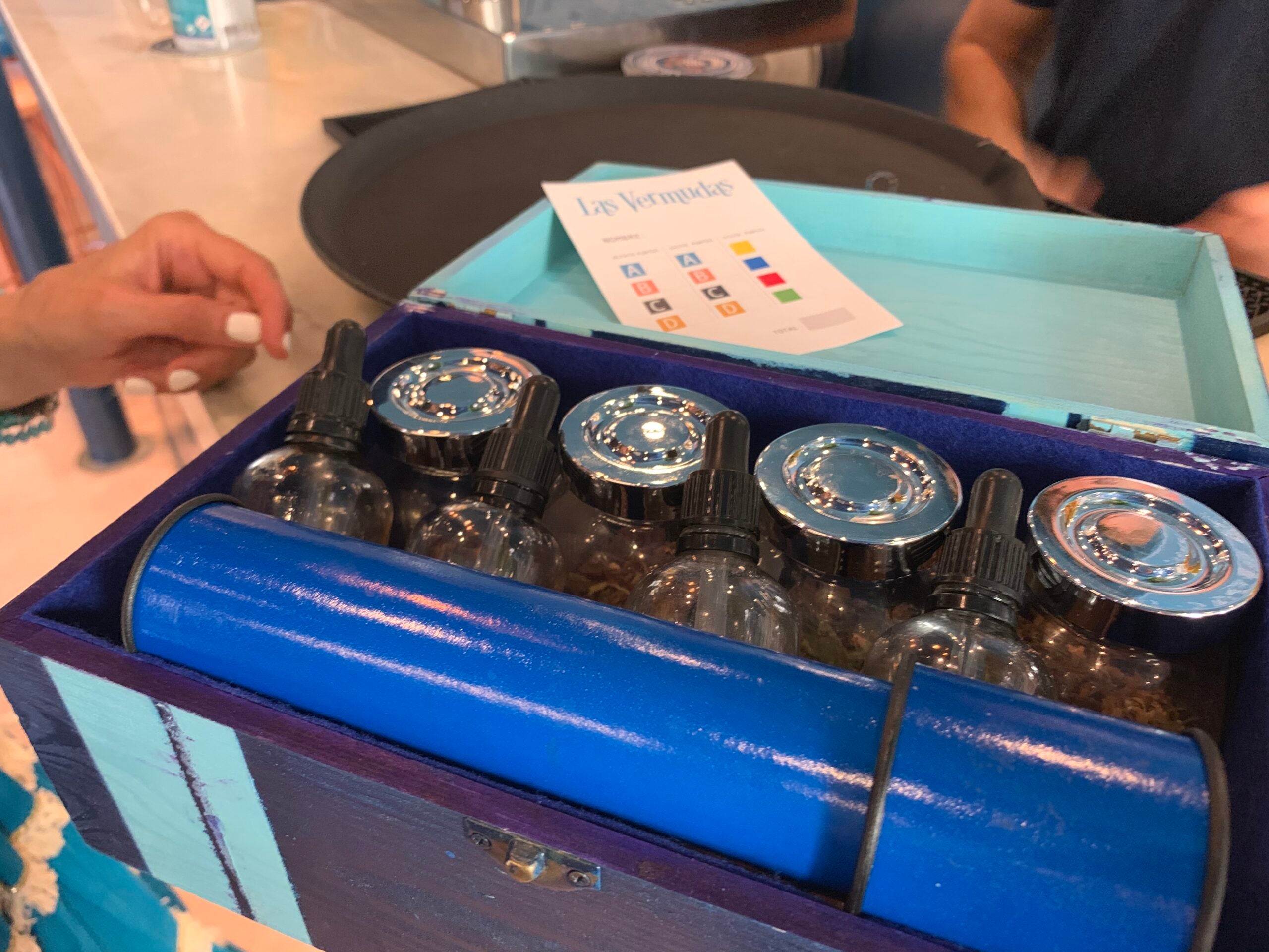 La capsa per fer el test sensorial de la vermuteria Las Vermudas / S.B.