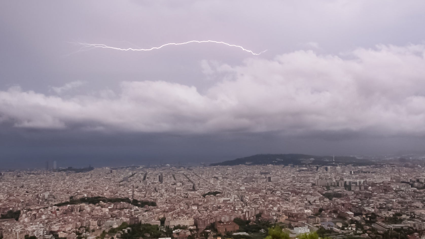 Una tempesta matinal a Barcelona, en imatge d'arxiu / Observatori Fabra