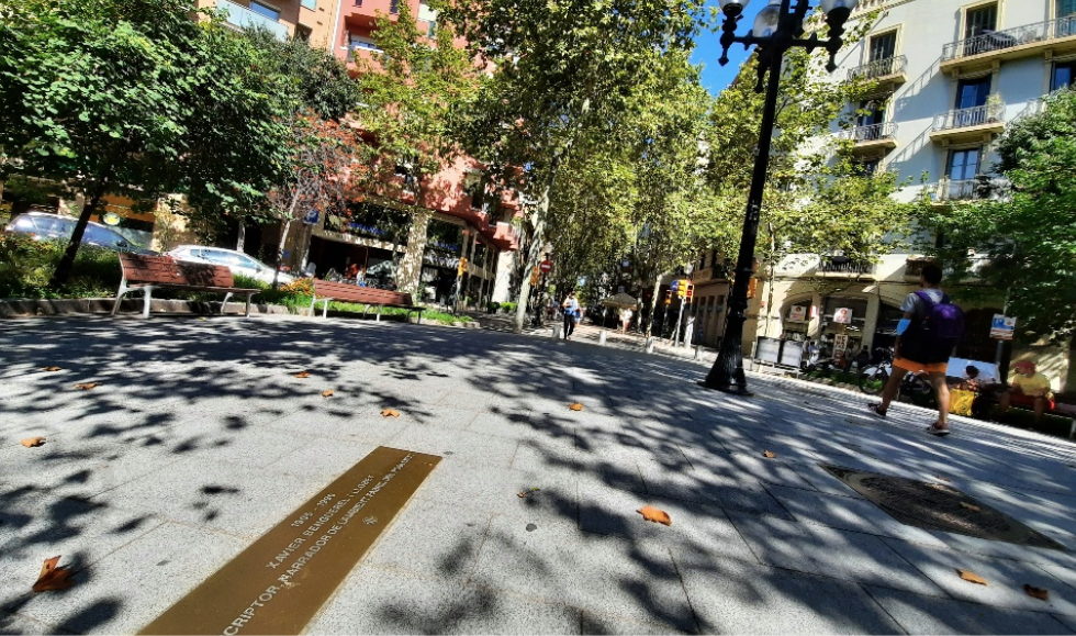 Placa dedicada a Benguerel a la Rambla del Poblenou / Districte de Sant Martí