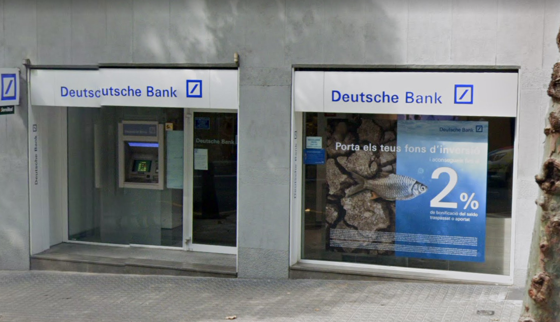 L'oficina del Deutsche Bank atracada aquest migdia / Google Maps