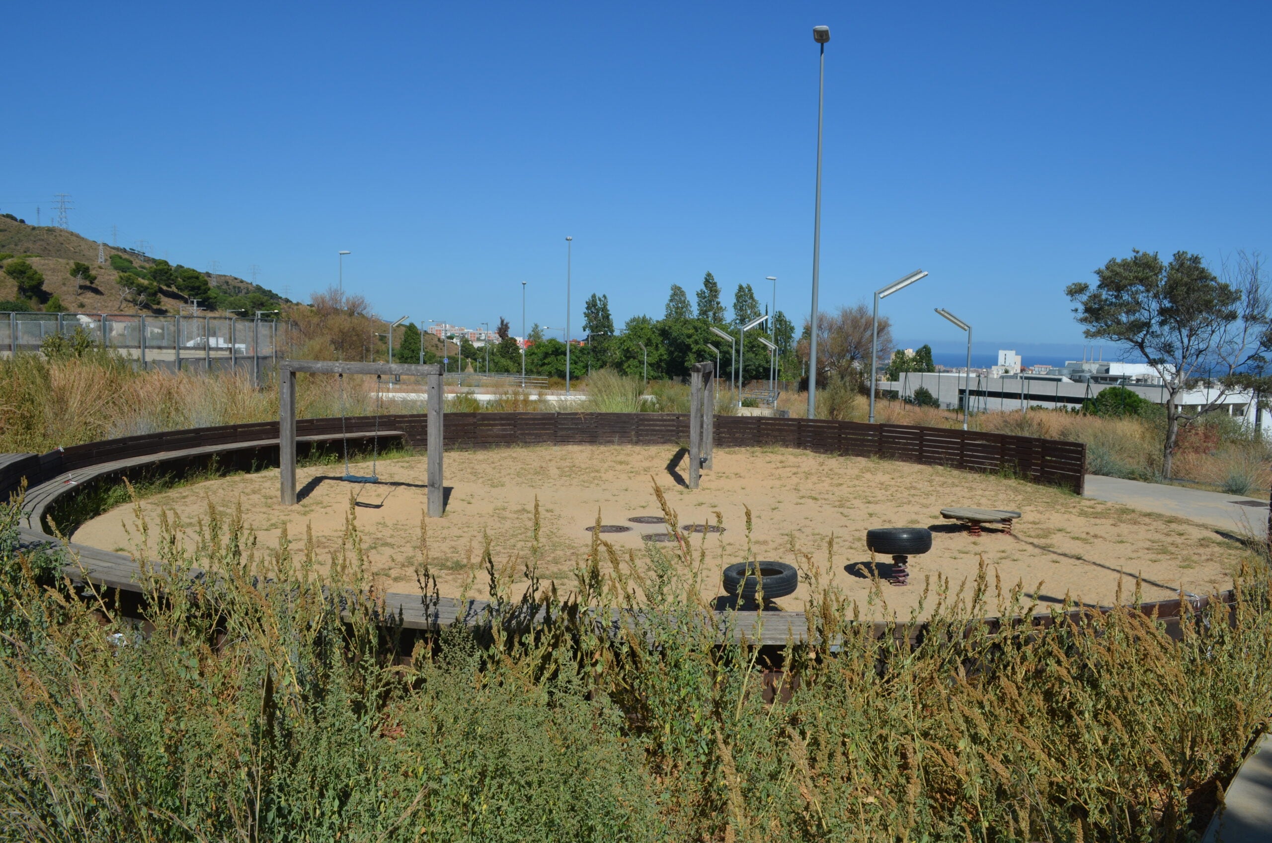 Una zona de jocs per a nens del parc Xavier Montsalvatge / Adrià Lizanda