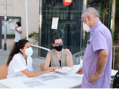 Un veí de Torre Baró acudeix a fer-se una prova PCR / Departament de Salut