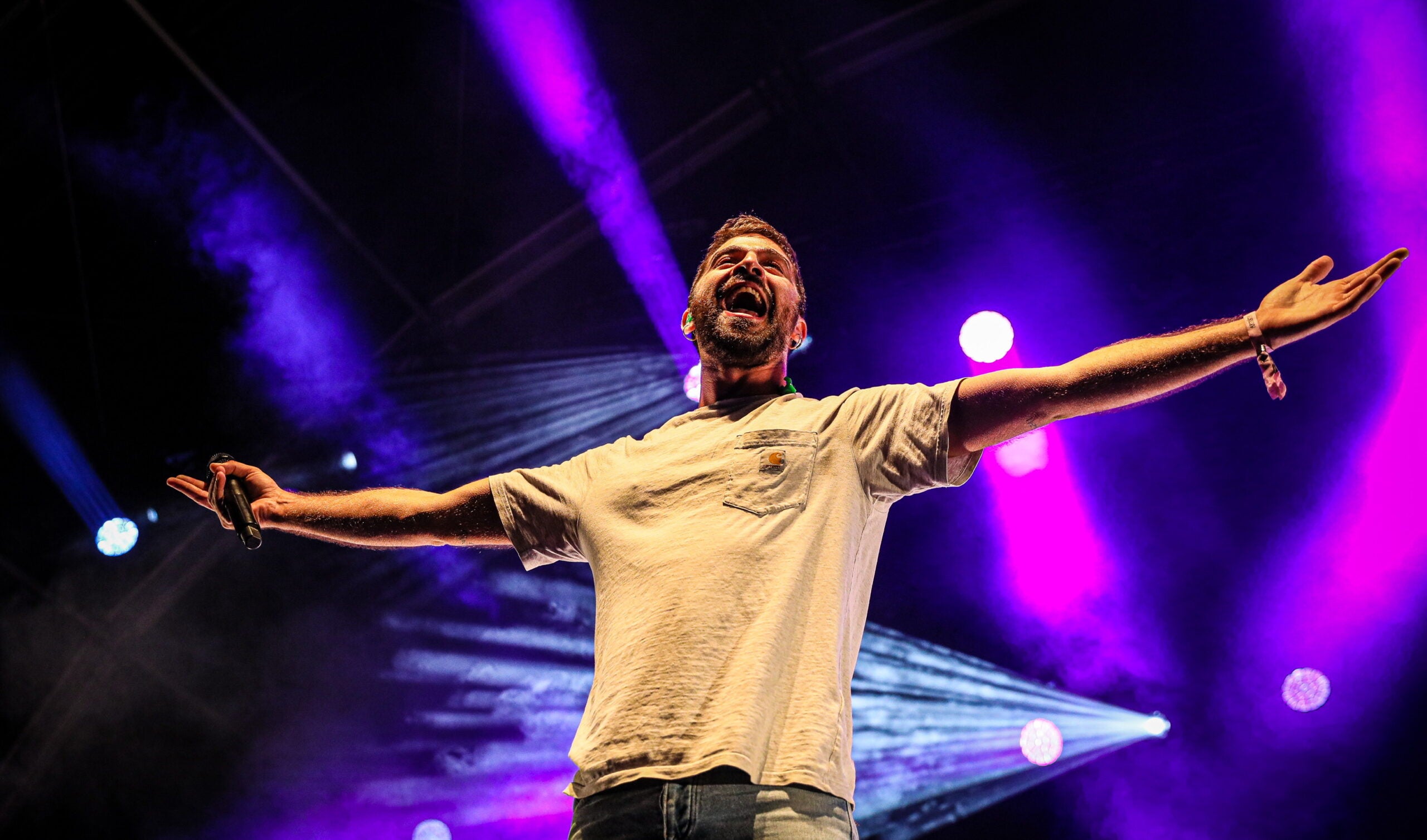 El cantant d'Ítaca Band durant el concert d'Estrella Damm (Jordi Borràs)
