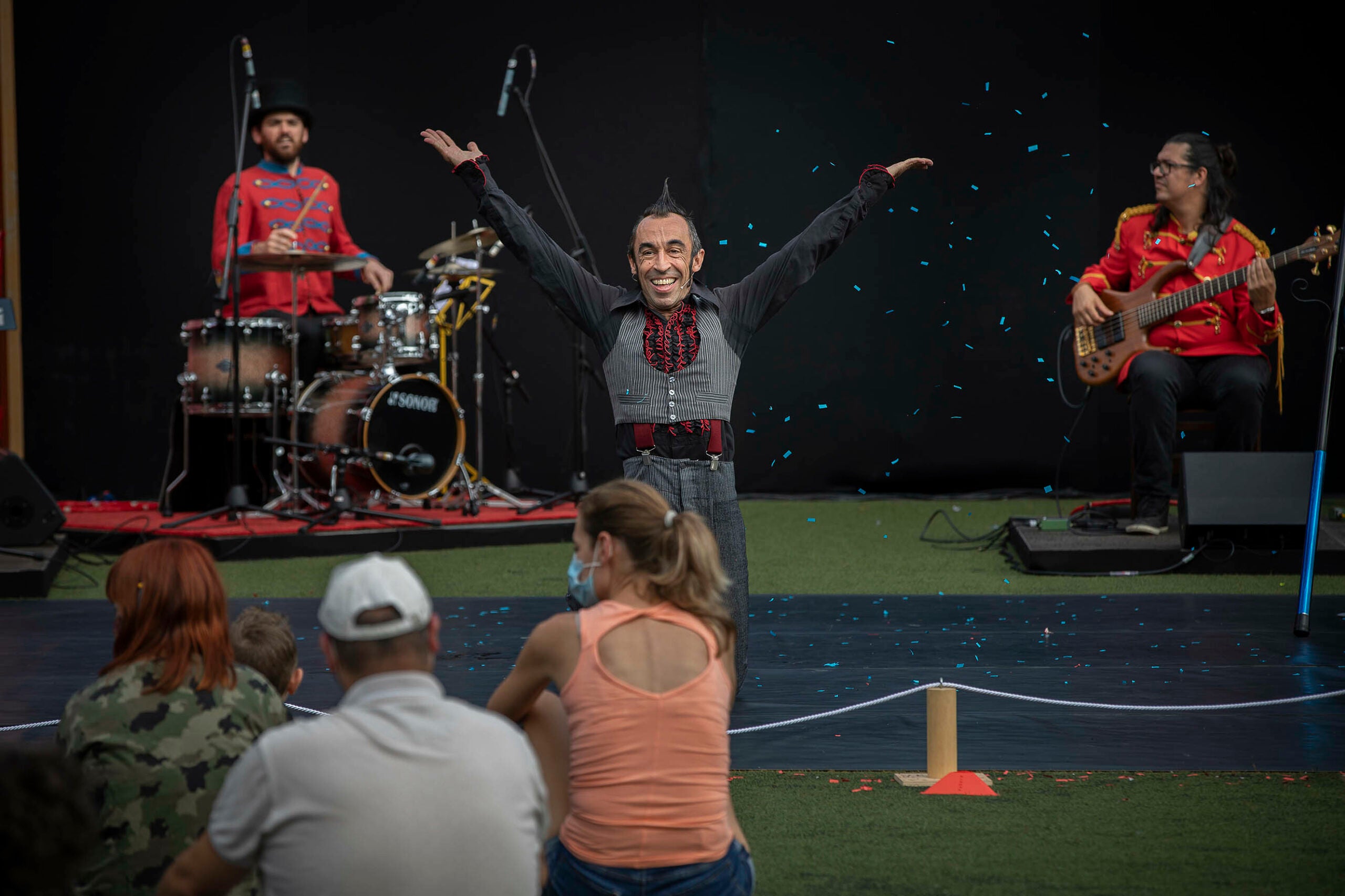 Allà on acostuma a haver-hi futbol, la Mercè ha posat espectacle / Jordi Play