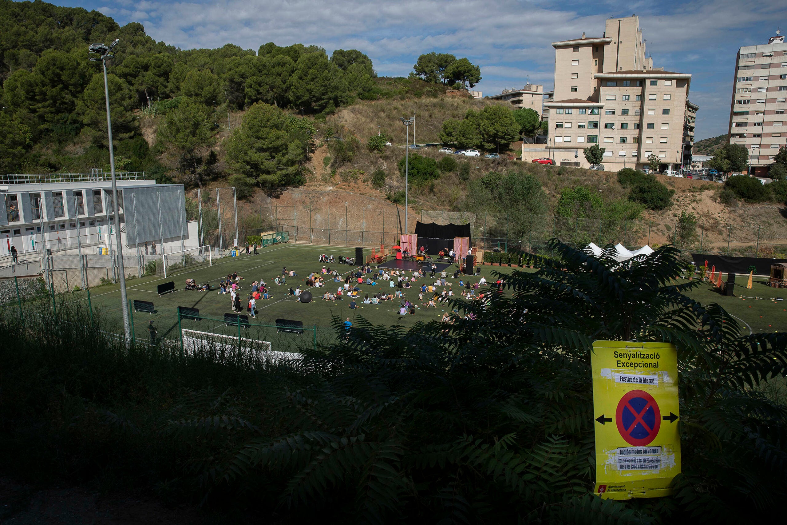 El barri de Ciutat Meridiana ha tingut el seu primer espectacle per la Mercè gràcies a la descentralització provocada per la pandèmia / Jordi Play