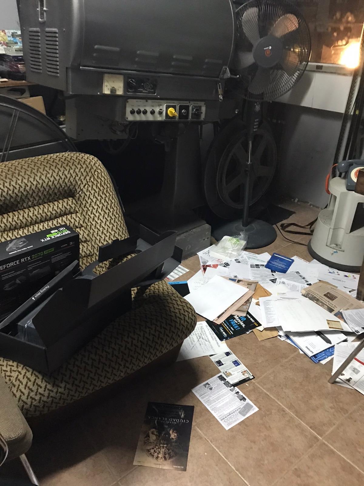 Un dels espais amb danys materials després que hagin entrat a robar als Maldà / Cinema Maldà