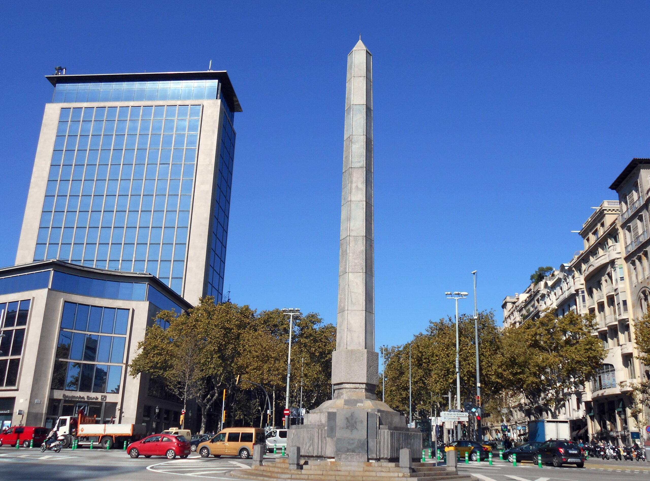 Un artista ha proposat canviar l'obelisc de la Diagonal per la 'Dona i l'ocell' de Miró / Wikimedia