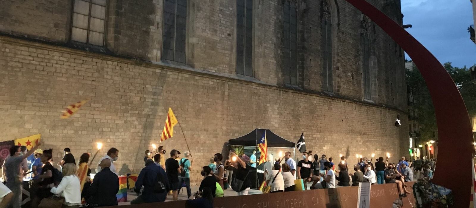 Una imatge del peveter amb la façana de Santa Maria del Mar / Quico Sallés