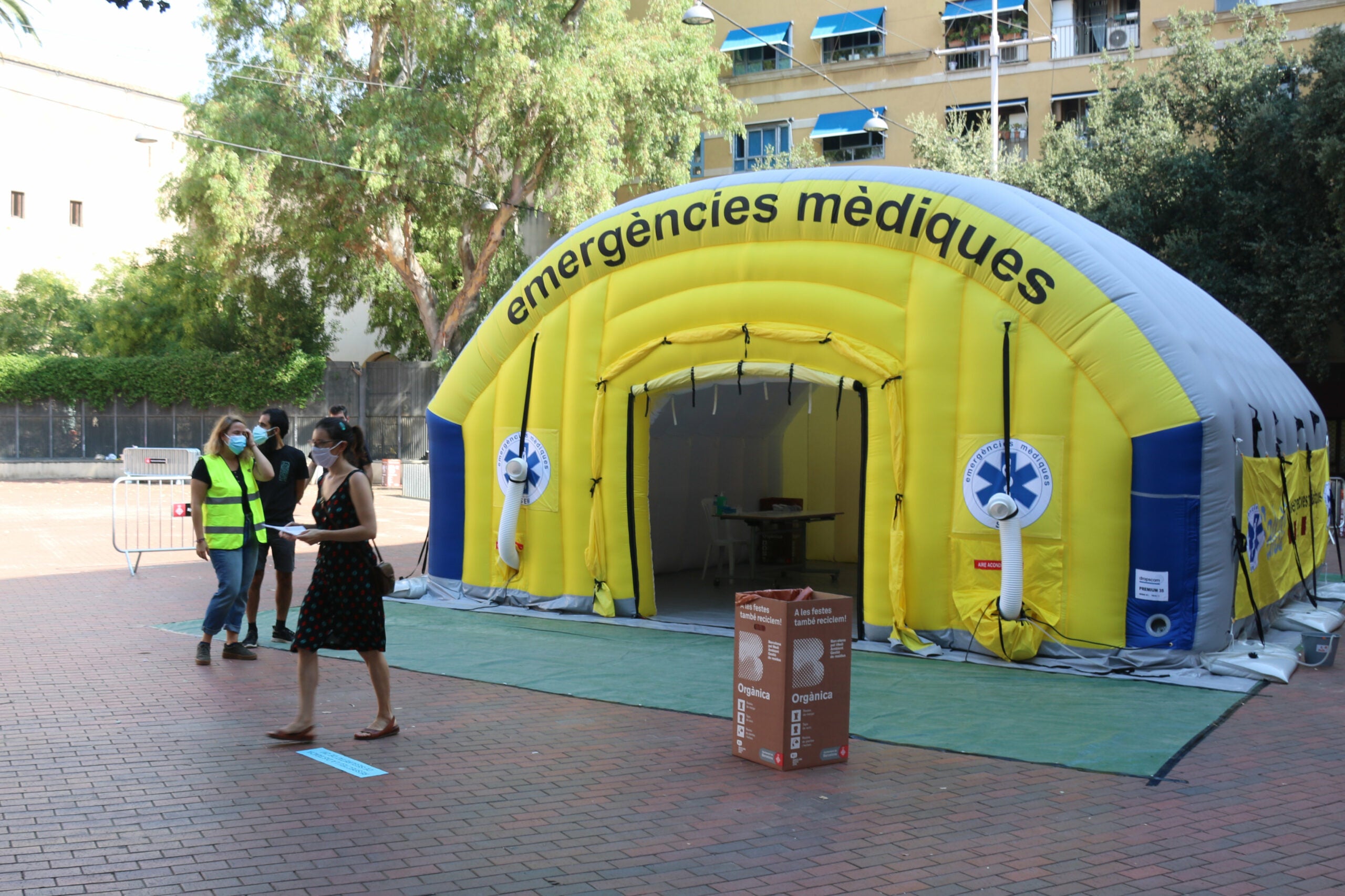 La carpa habilitada a la plaça de les Caramelles per fer el cribratge massiu del Raval Nord / ACN