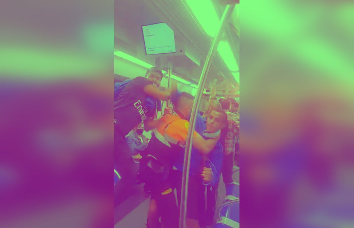 Batussa al metro per una mascareta / TOT Barcelona