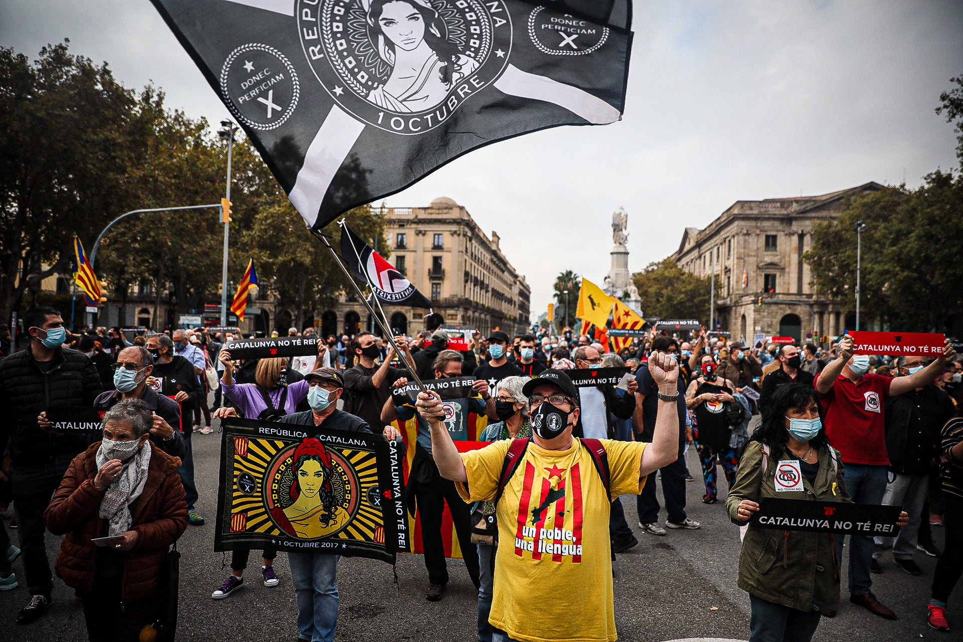 Les protestes contra Felip VI arriben a l'Estació de França / Jordi Borràs