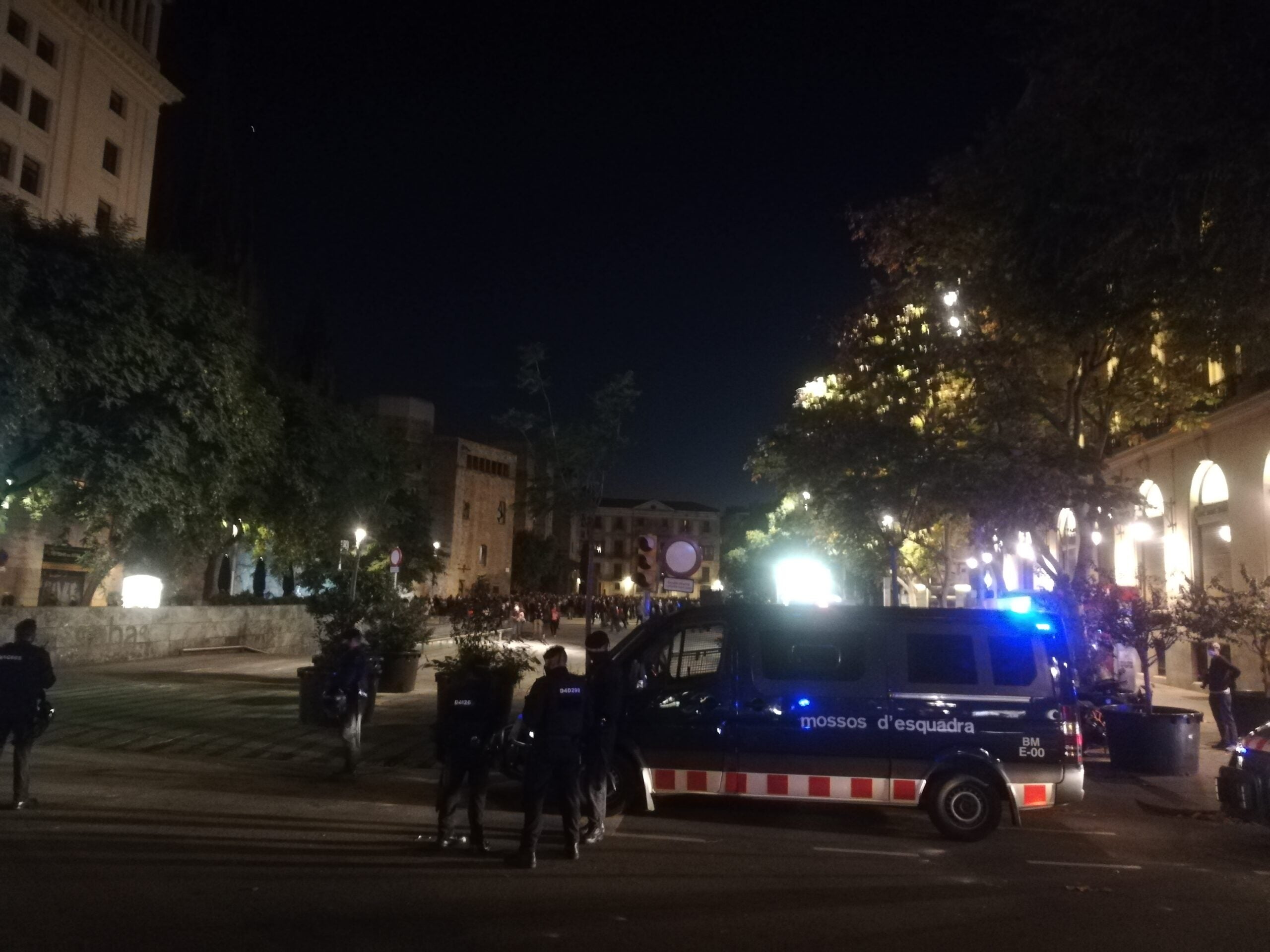 Unitats de la Brimo al voltant de la plaça de la Catedral / Adrià Lizanda