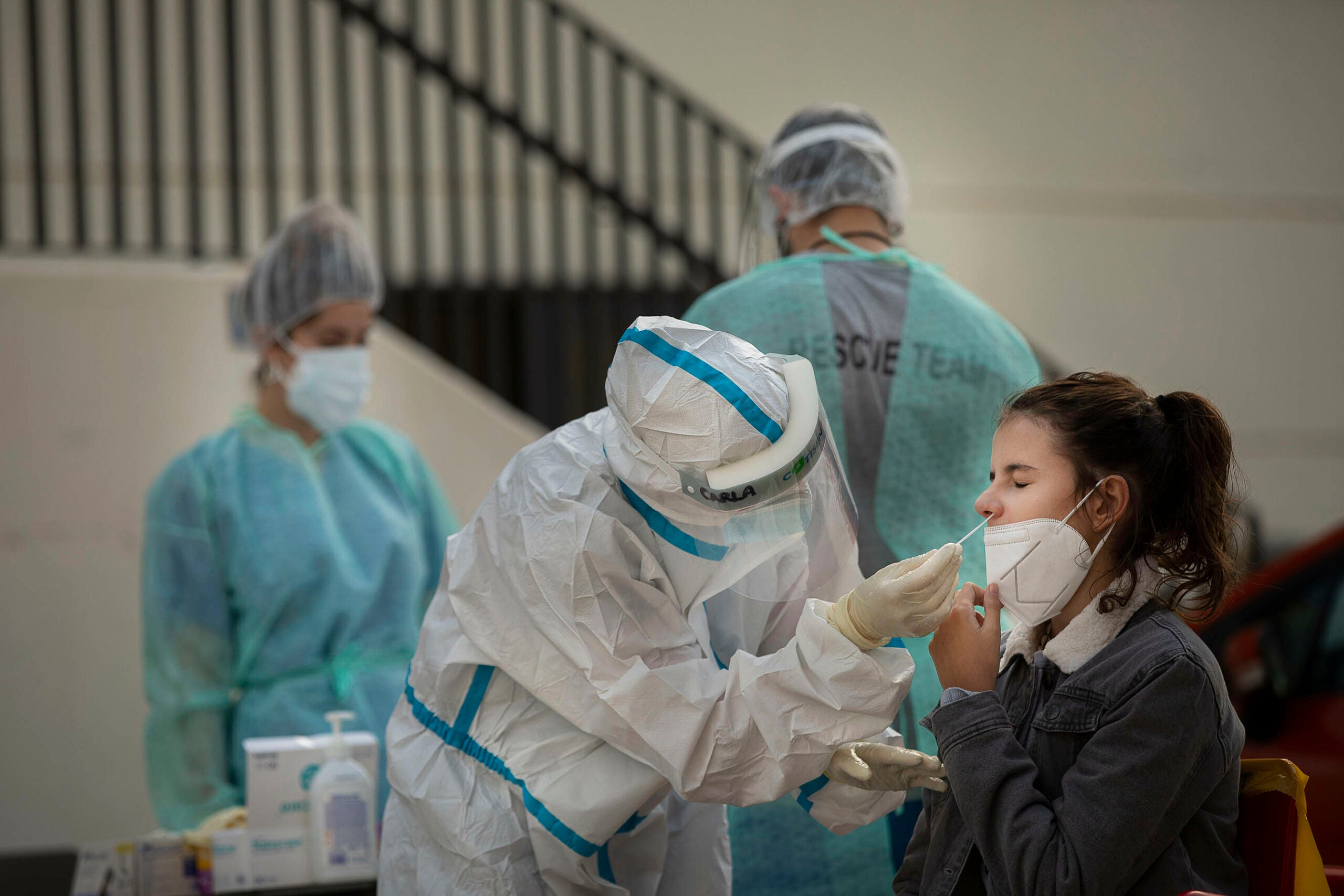 Proves PCR a preescolar i 3r ESO a l'escola Virolai del Carmel / Jordi Play