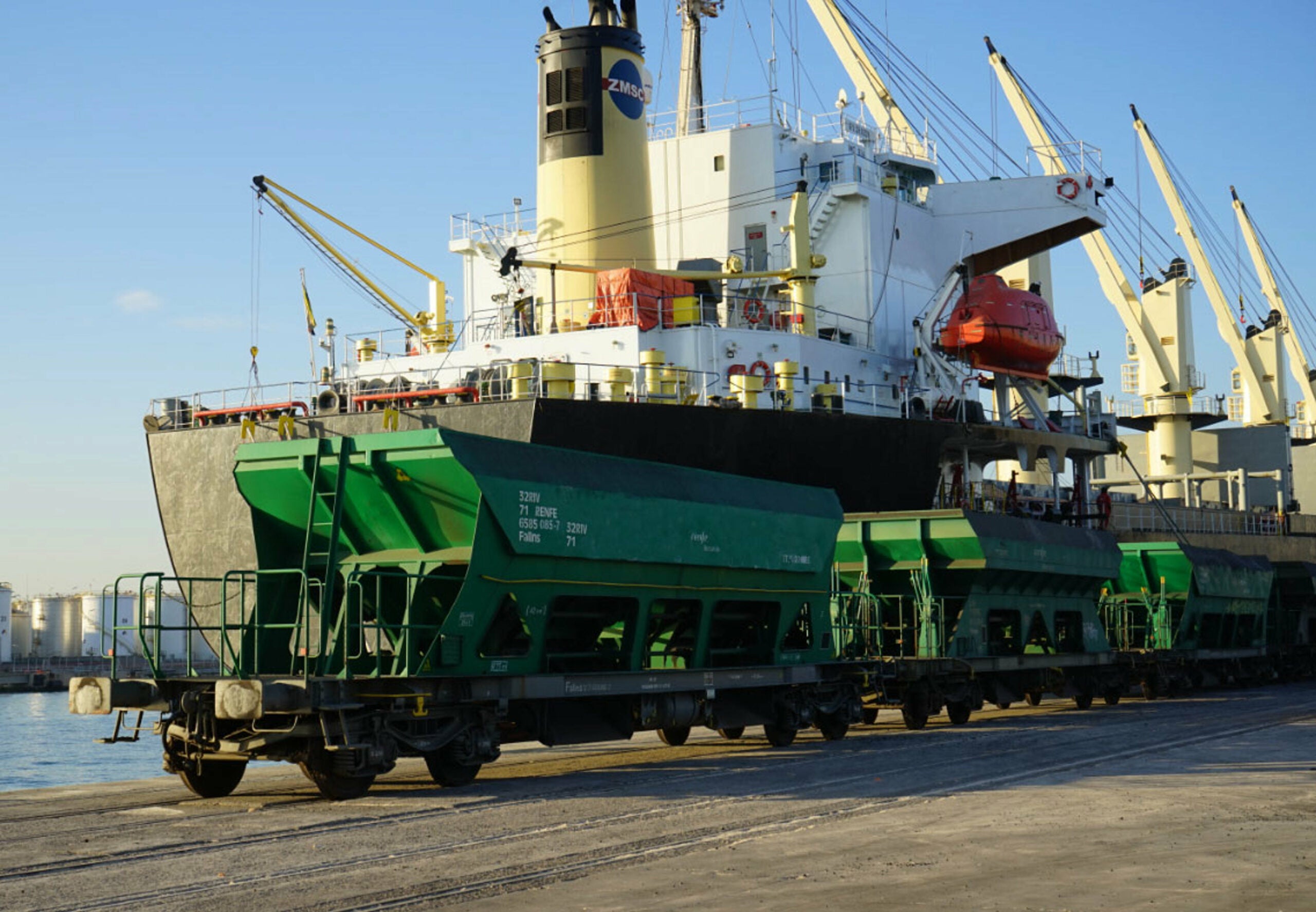 Un tren de mercaderies al Port de Tarragona, en una imatge d'arxiu / ACN
