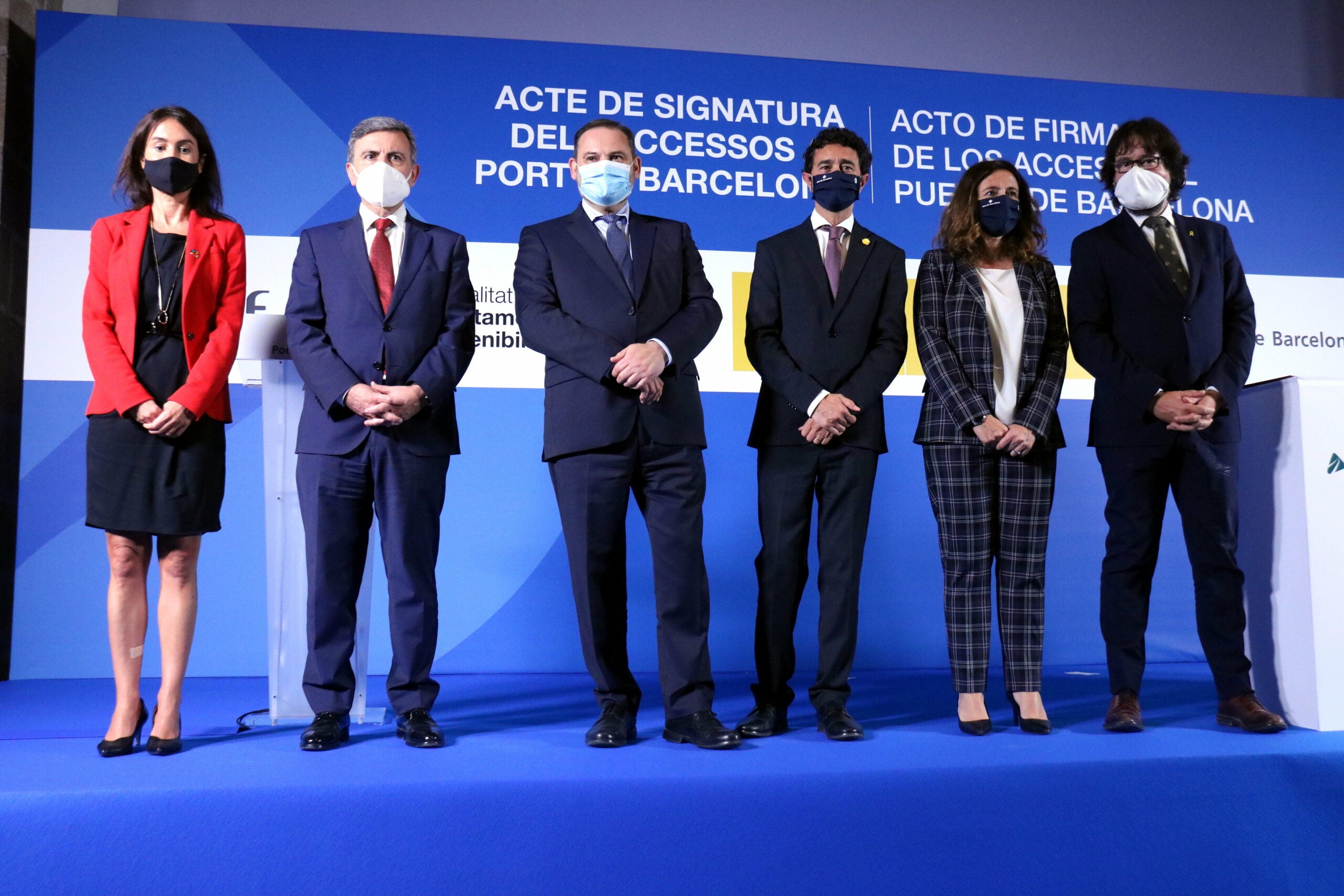 Foto de família amb la presència de la presidenta d'Adif, el secretari d'Estat Pedro Saura, el ministre Ábalos, el conseller Calvet, la presidenta del Port, Mercè Conesa, i el president d'FGC / ACN