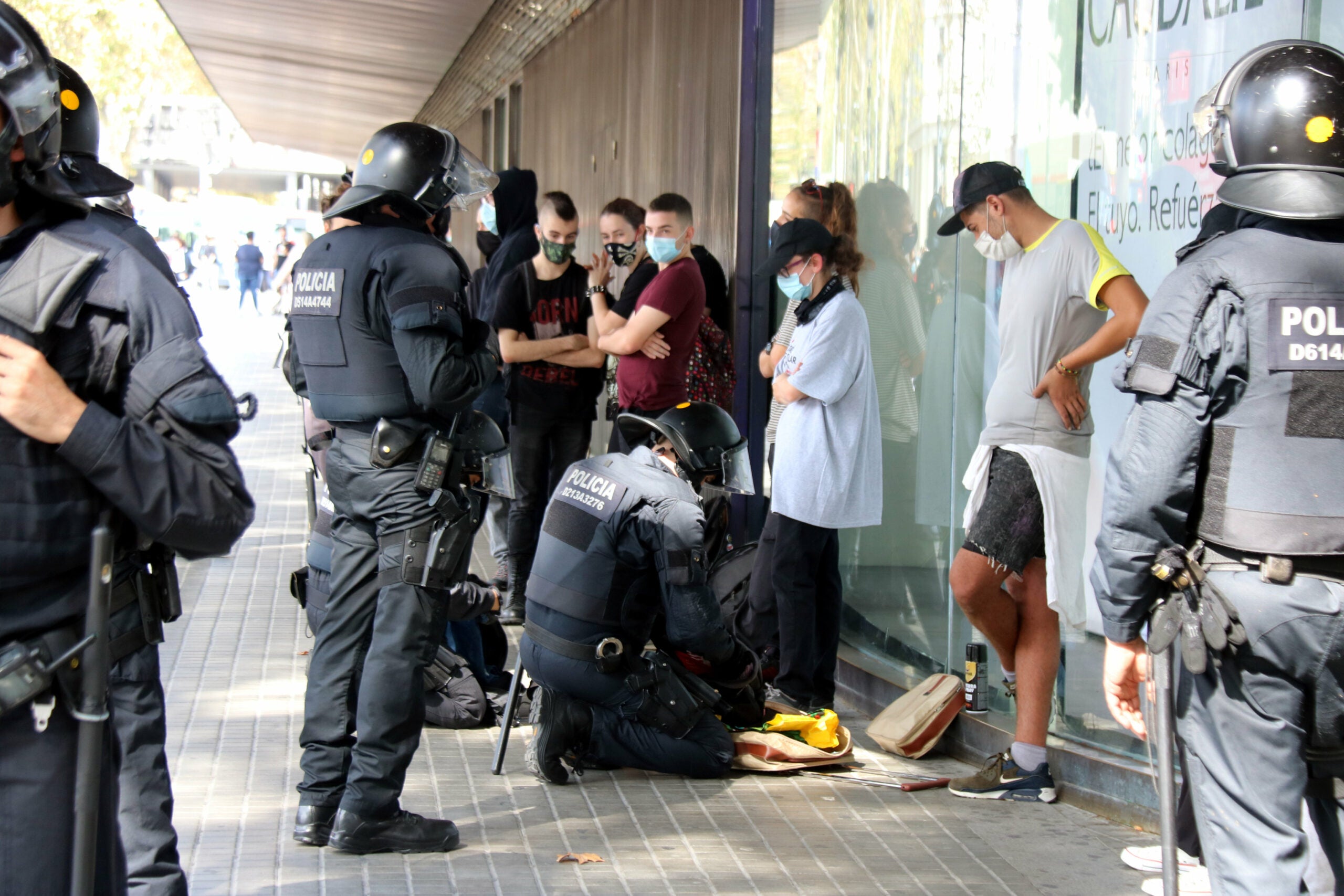 Els mossos identifiquen a plaça Catalunya alguns dels manifestants procedents de Pla de Palau / ACN