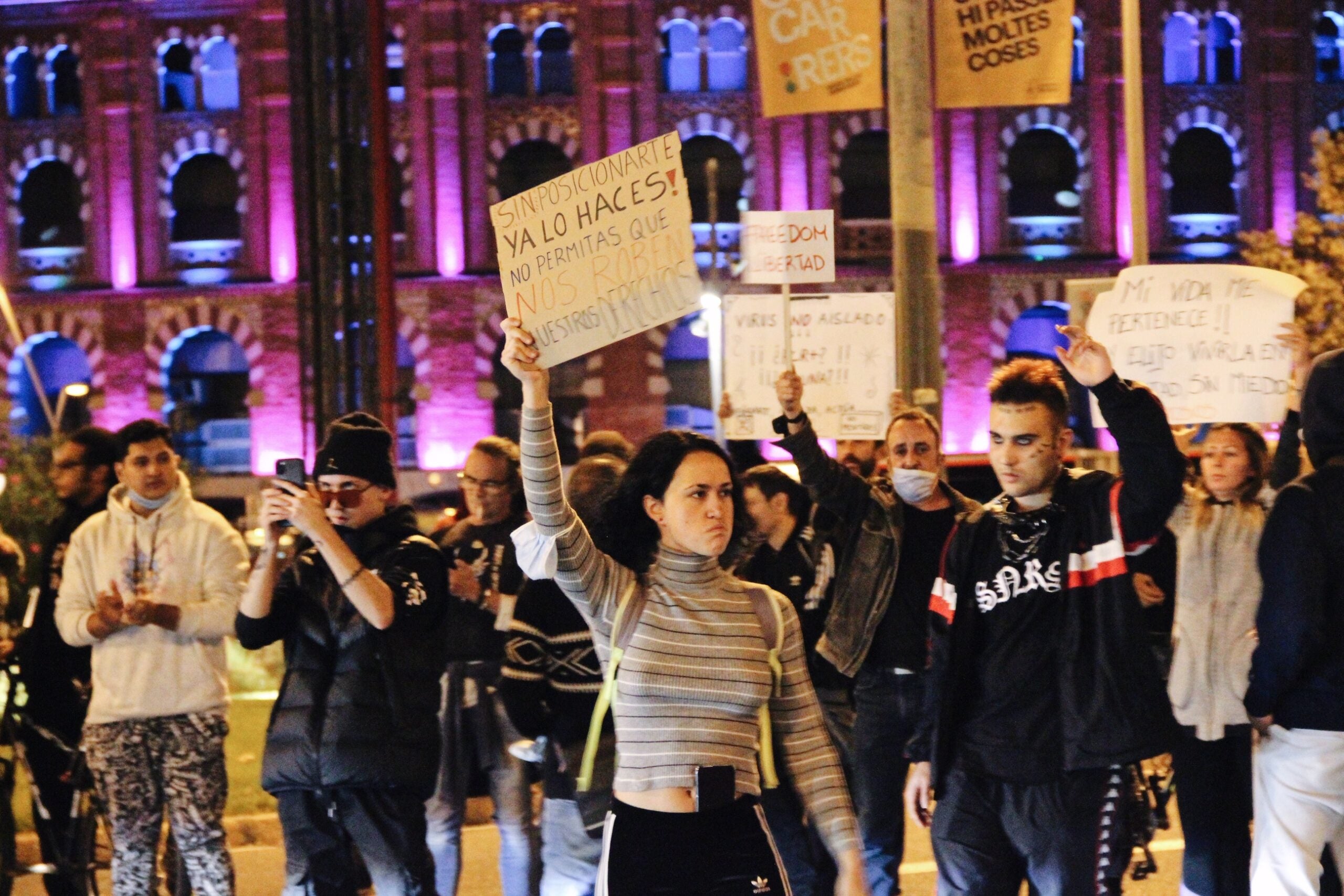 Protesta durant la primera nit de toc de queda a Barcelona / Cedida - Saskia Morta