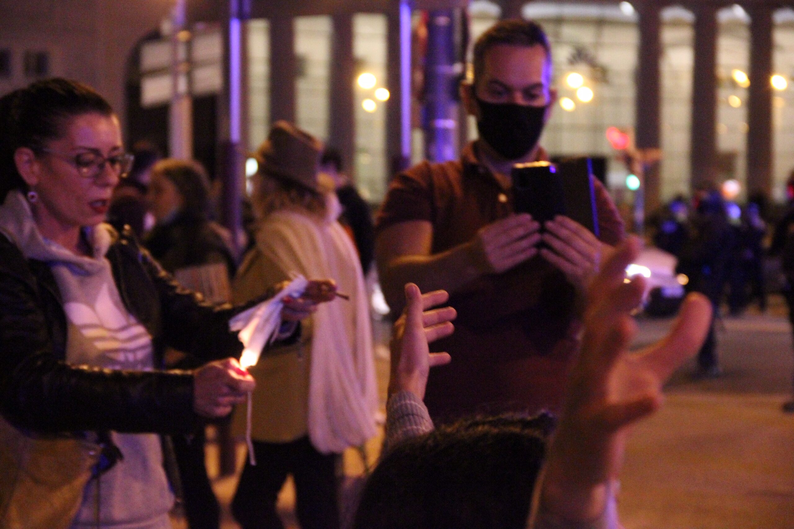 Protesta negacionista durant la primera nit de toc de queda a Barcelona / Cedida - Saskia Morta