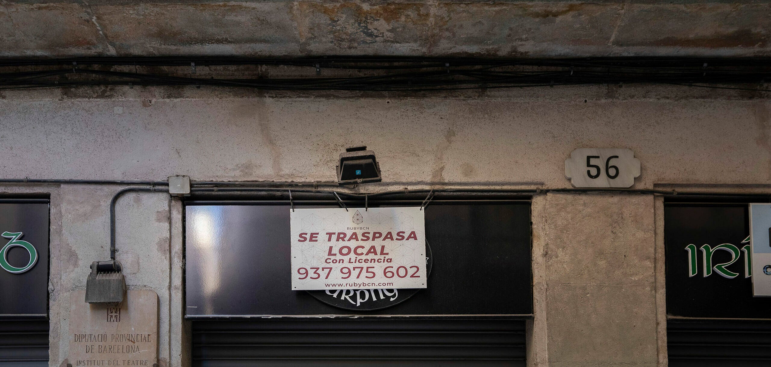 Local en traspàs a Barcelona, durant la pandèmia / Jordi Play