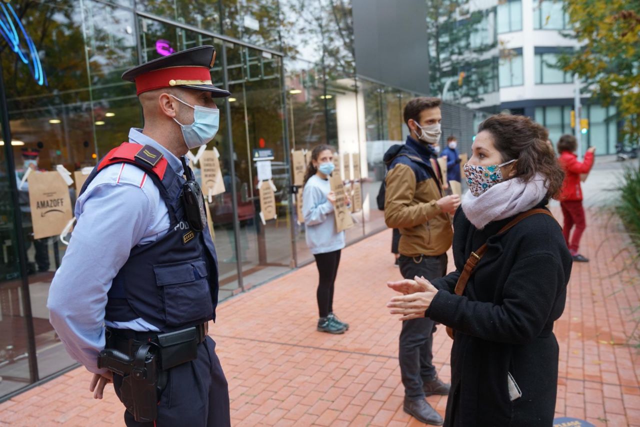 Activistes medioambientals han ocupat la seu d'Amazon a Barcelona / FFF 