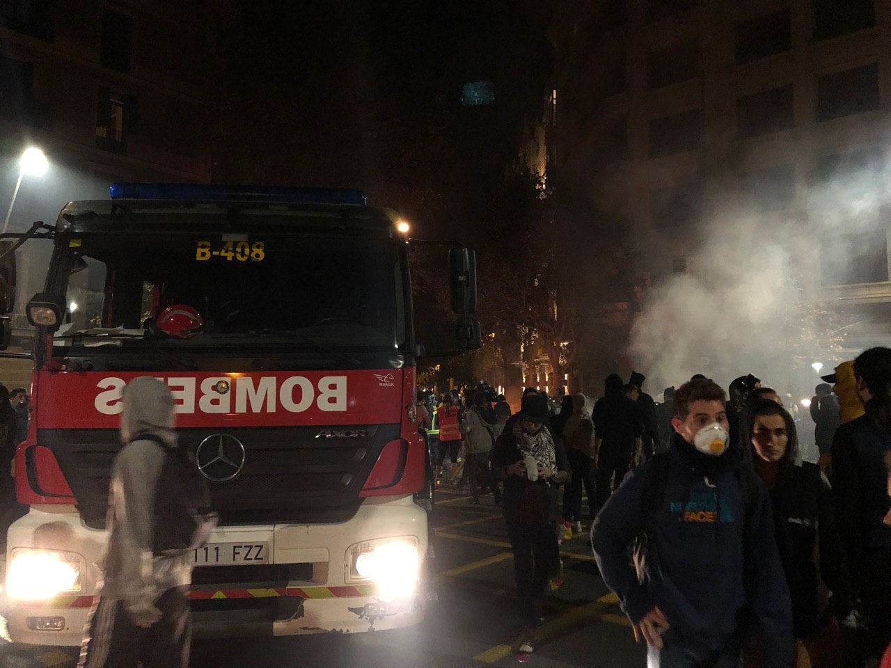 Un camió dels Bombers en una manifestació postsentència, el 17 d'octubre del 2019 / Quico Sallés