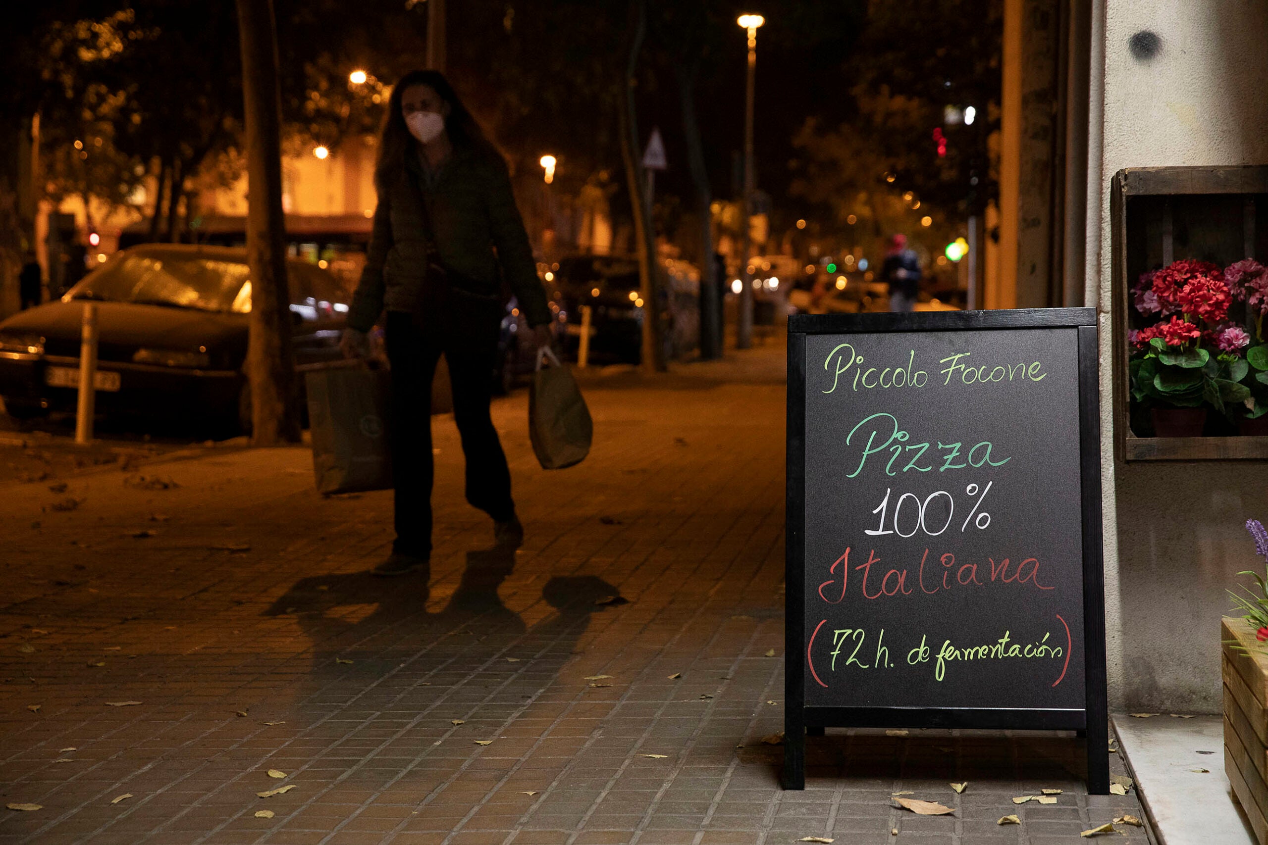 Pissarra al carrer del restaurant Il Piccolo Focone / Jordi Play