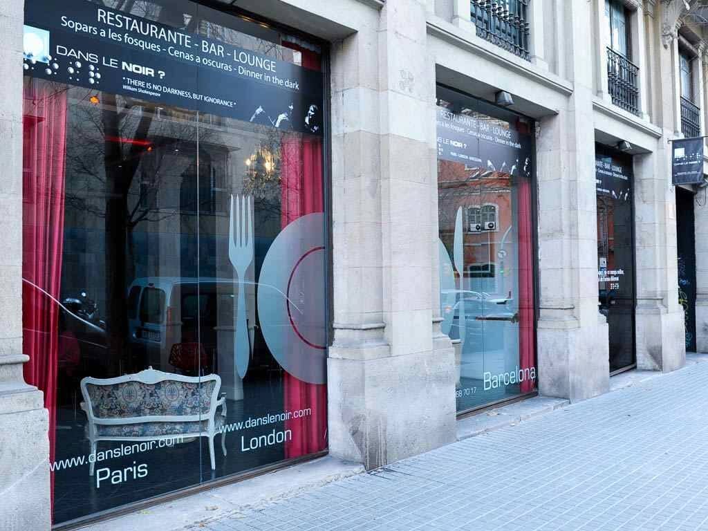 Aparador del restaurant 'Dans le Noir? Barcelona', quan era obert / Facebook