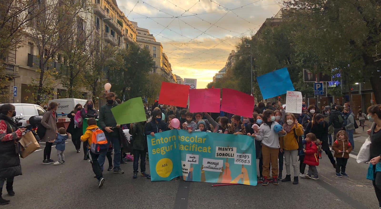 Una de les mobilitzacions de les escoles contra la contaminació / Guille López (Eixample Respira)