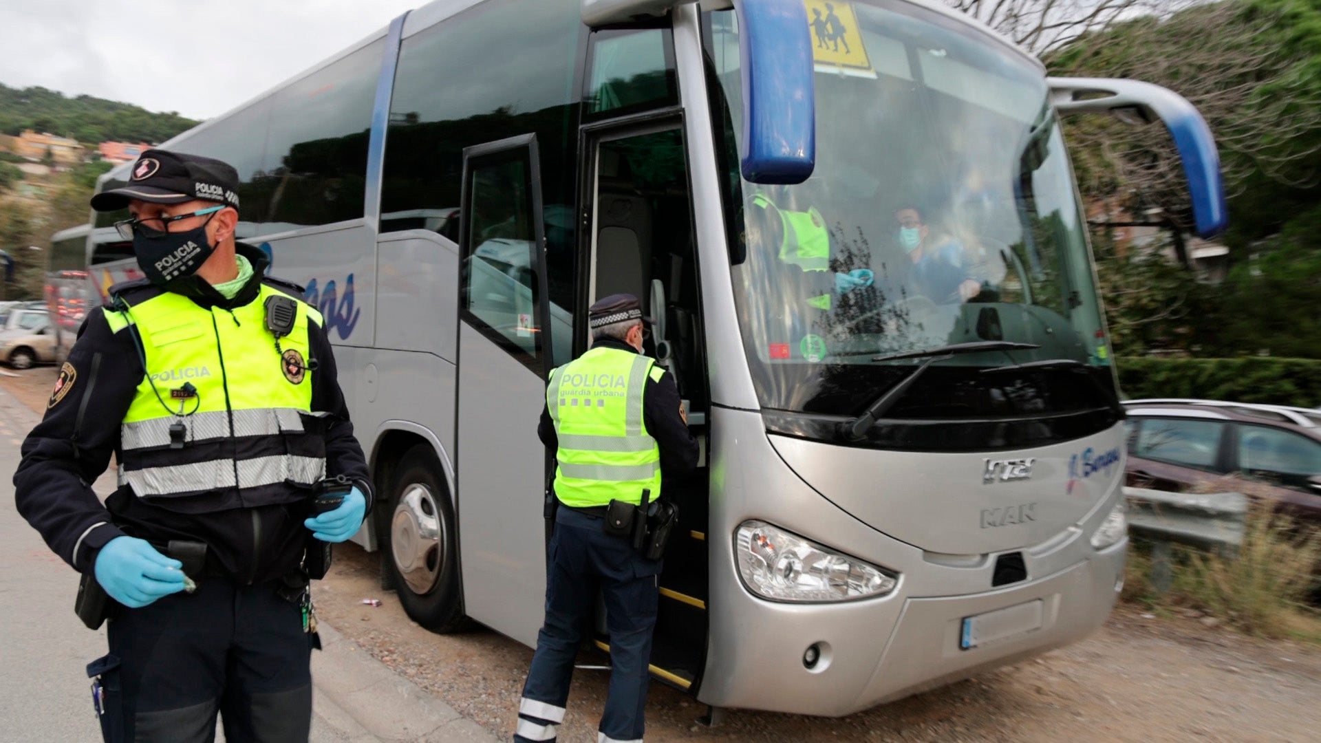 Un dels controls de la Guàrdia Urbana a vehicles escolars / GUB
