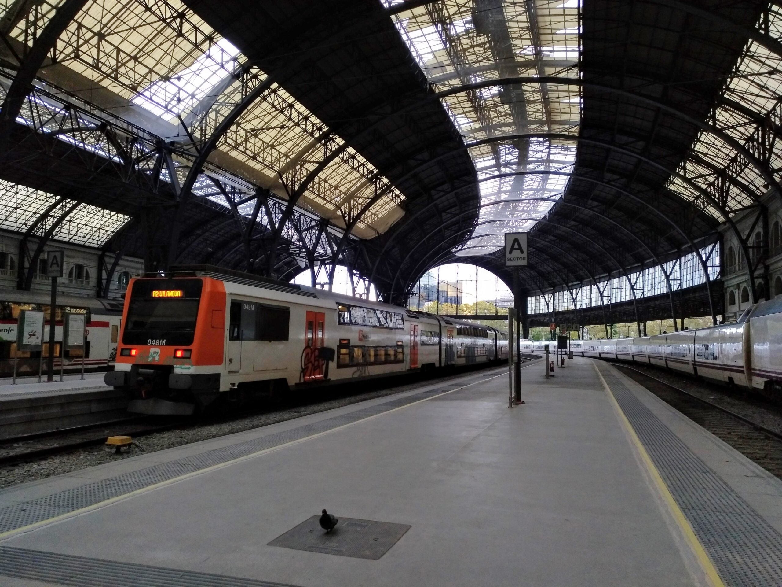 Un tren de Rodalies a l'Estació de França, en una imatge d'arxiu / MMP