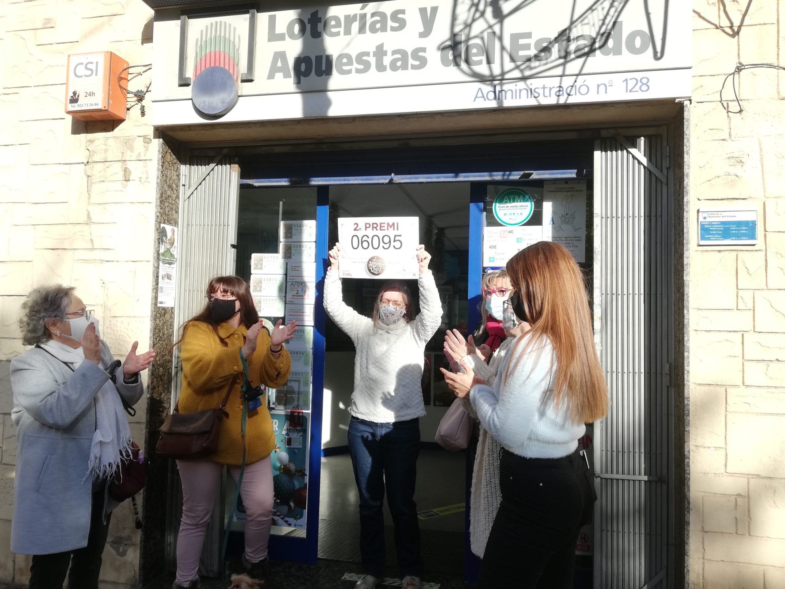 L'administració de loteria del carrer Segre ha venut el segon premi de la loteria de Nadal / A.L.