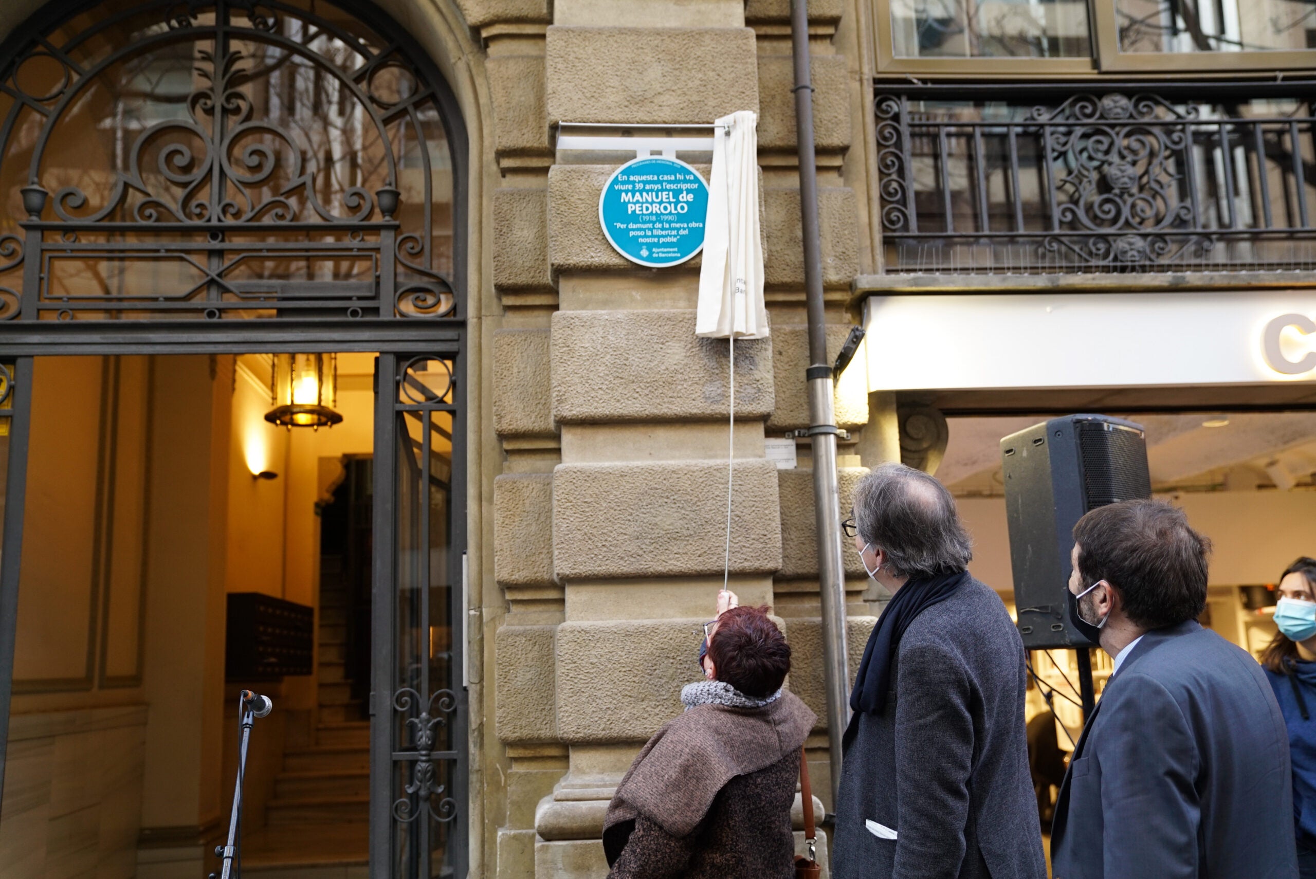 La placa de Manuel de Pedrolo / ACN