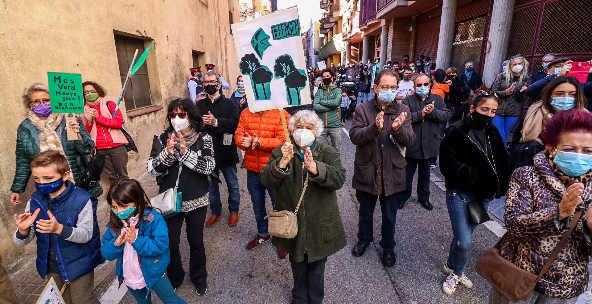 La protesta veïnal de la plataforma Defensem Can Raventós, aquest matí / Elena Bulet (Defensem Can Raventós)