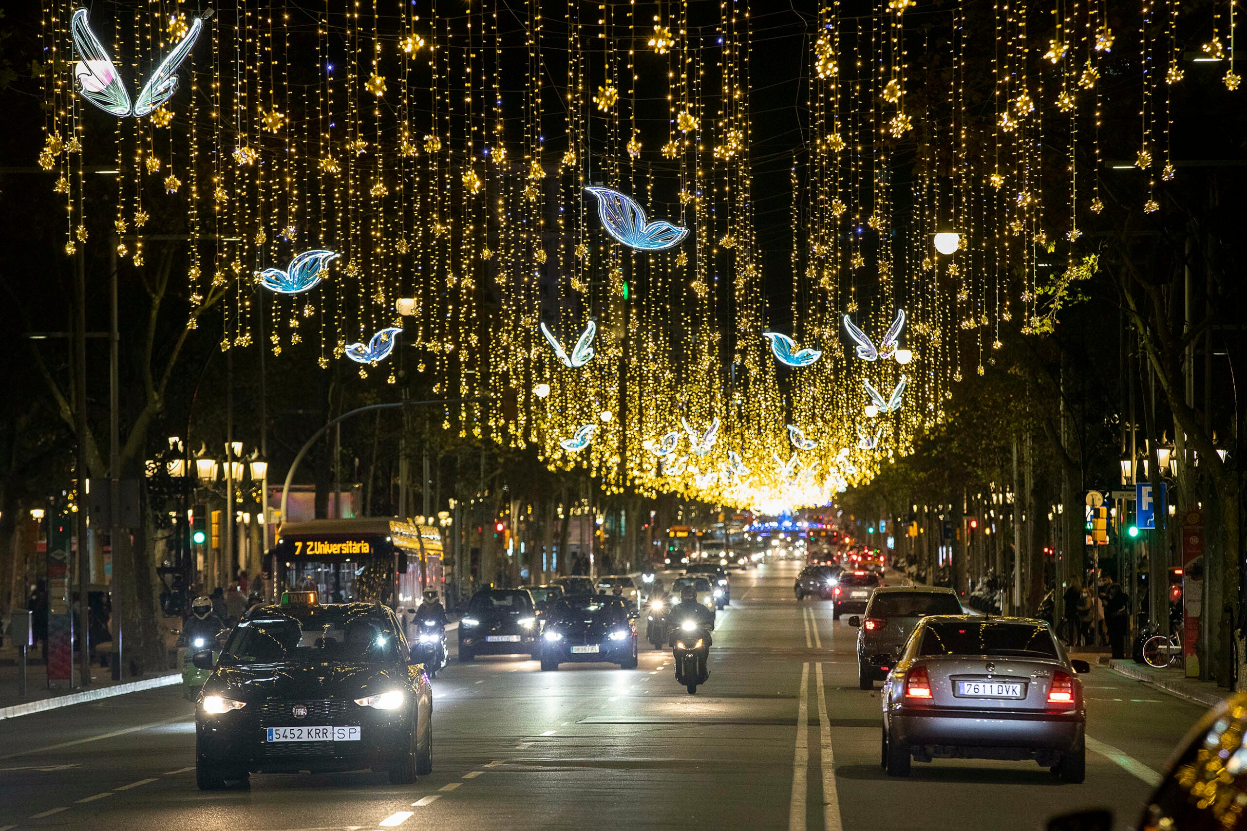 Llums de Nadal 2020 al Passeig de Gràcia / Jordi Play