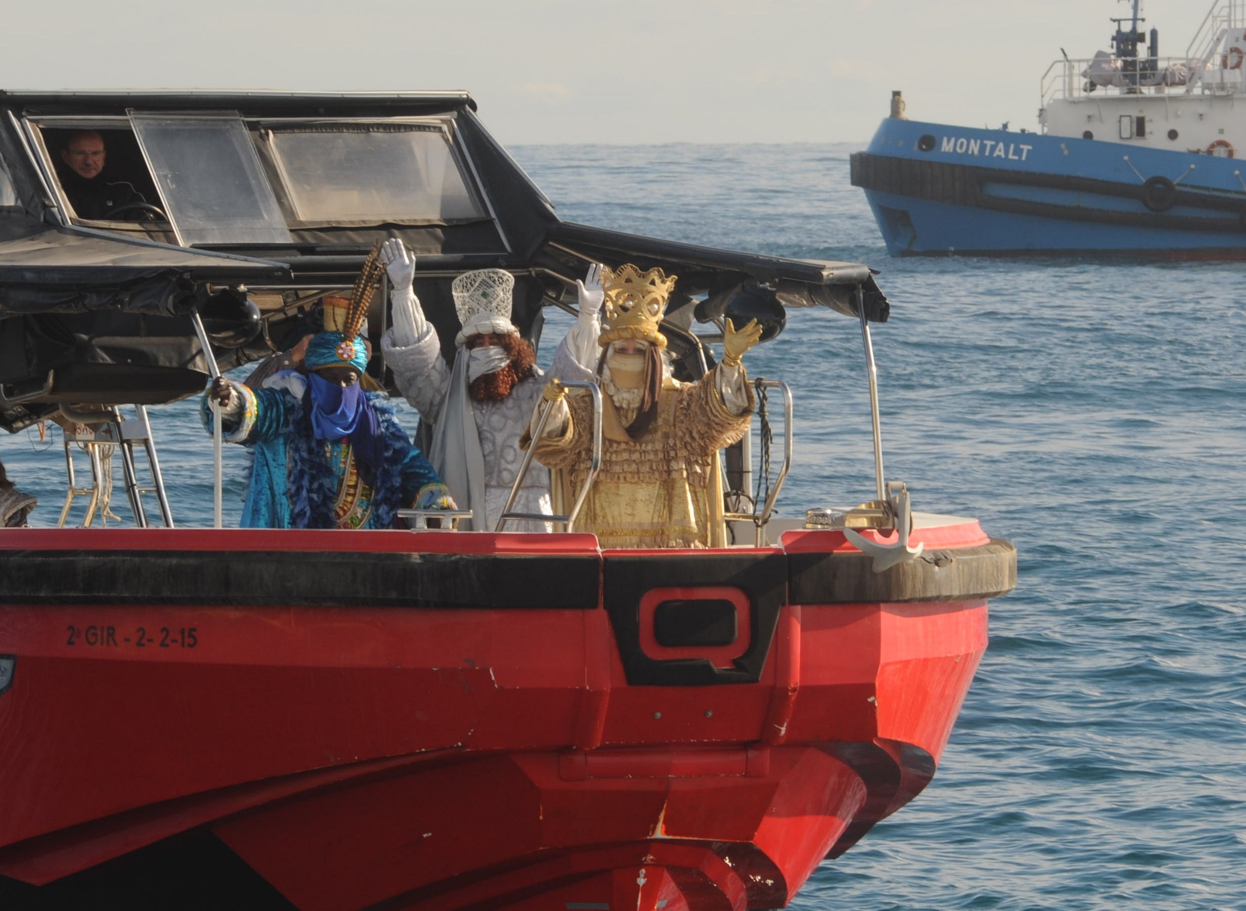 Els Reis d'Orient saluden a la seva arribada a Barcelona / Europa Press
