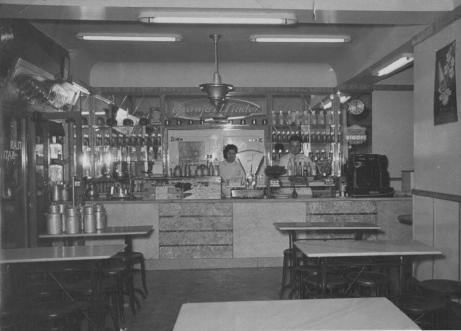 Granja M. Viader del carrer Xuclà als anys 50 del segle XX | Granja Viader