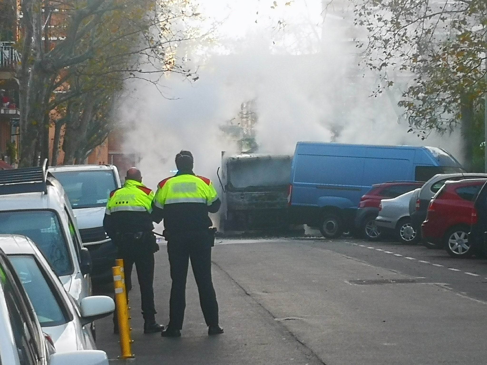 Camió incendiat al carrer Góngora / F. Garrobo