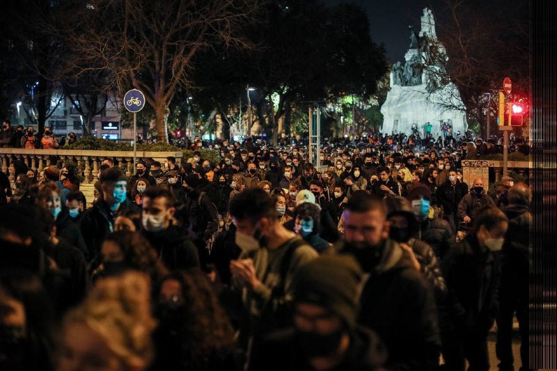 Centenars de persones concentrades en supor a Pablo Hasél a Barcelona per tercer dia consectiu / Jordi Borràs