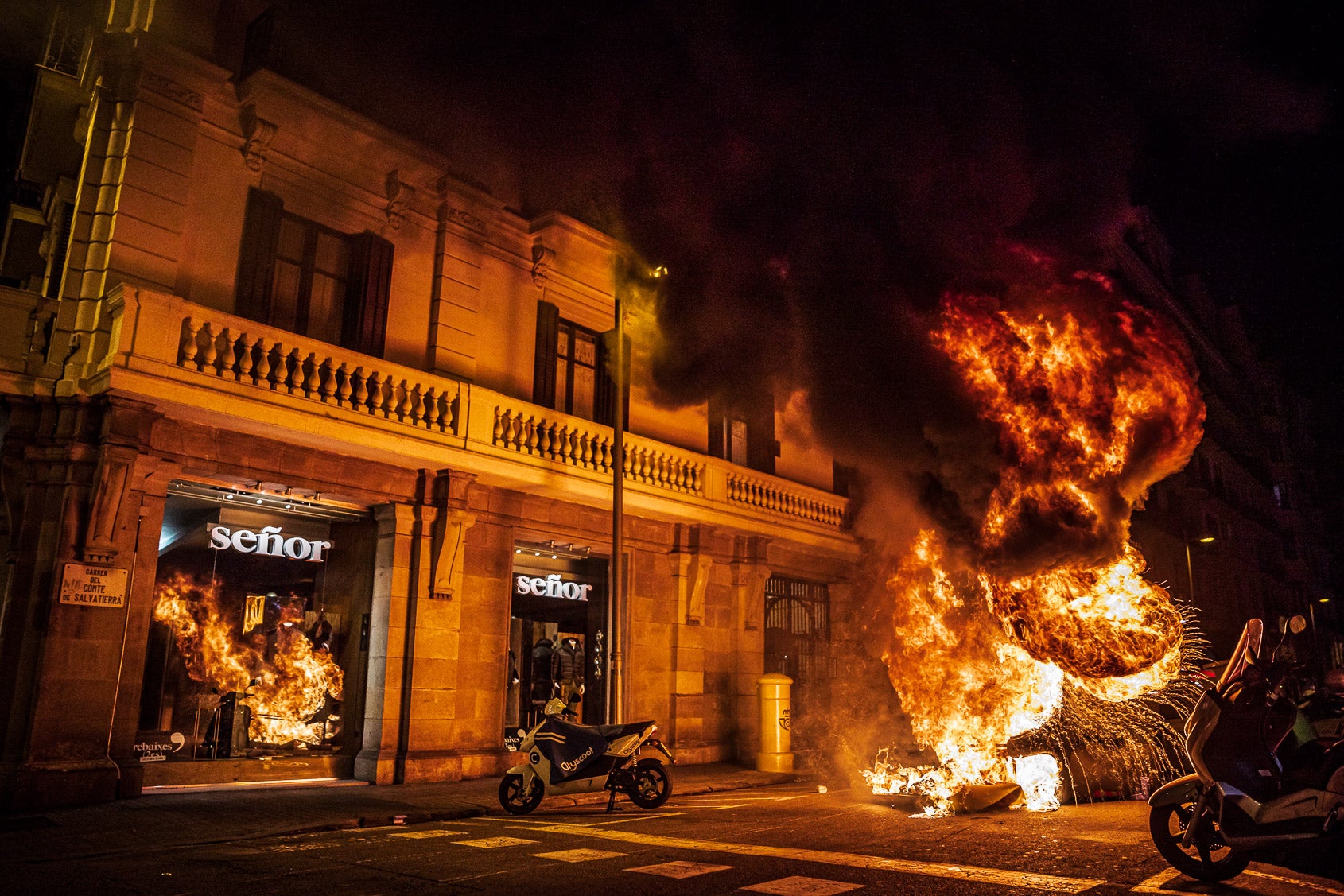 Aldarulls després de la manifestació de suport a Pablo Hasél / Jordi Borràs